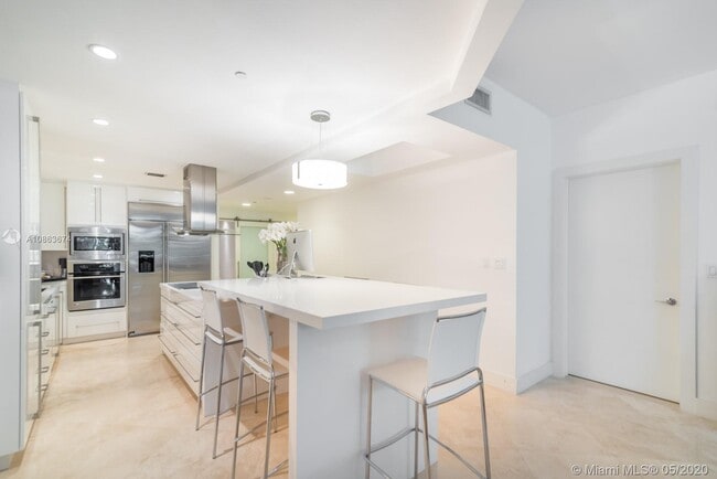 Building Photo - 765 Crandon Blvd