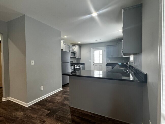 Building Photo - 1501 Eadens Pl