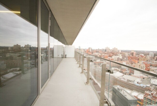 Foto del edificio - 131-01 40th Rd