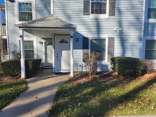 Building Photo - 334 Artist Lake Dr