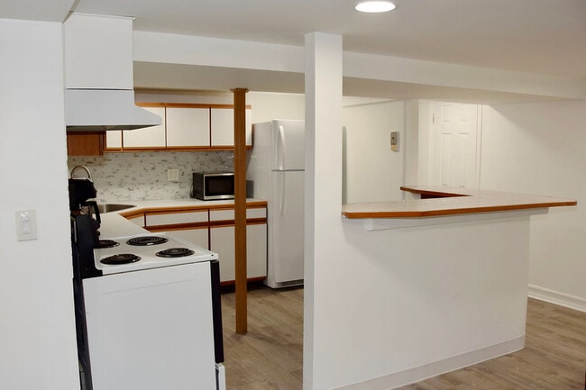 Kitchen - 55 Shadow Grove Ln