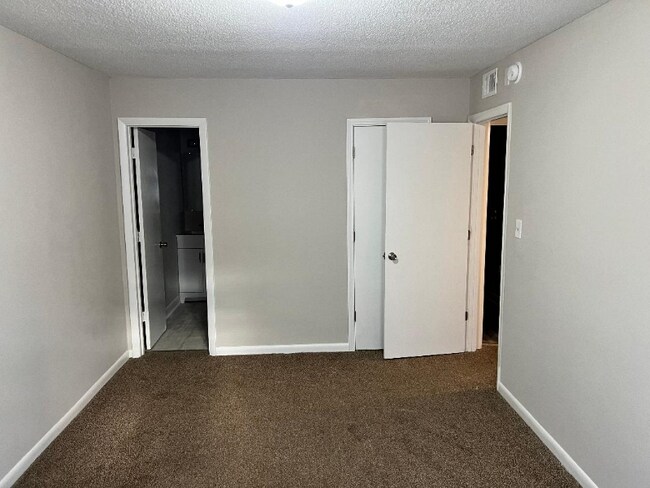 Building Photo - 300 Applecross Dr