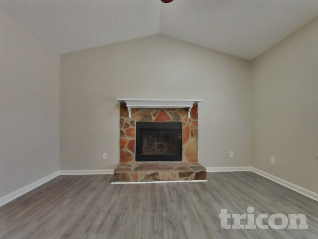 Foto del edificio - 1515 Olde Oak Dr