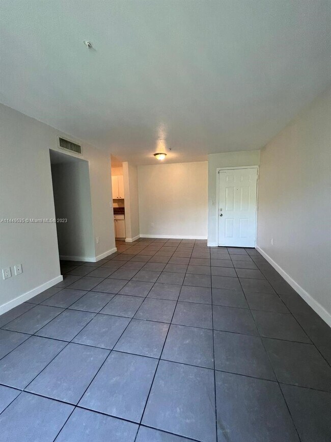 Foto del edificio - 1091 NW 7th Ct