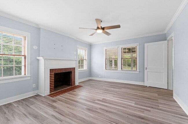 Foto del edificio - Updated 3-Bed, 2-Bath Home on Private Road...