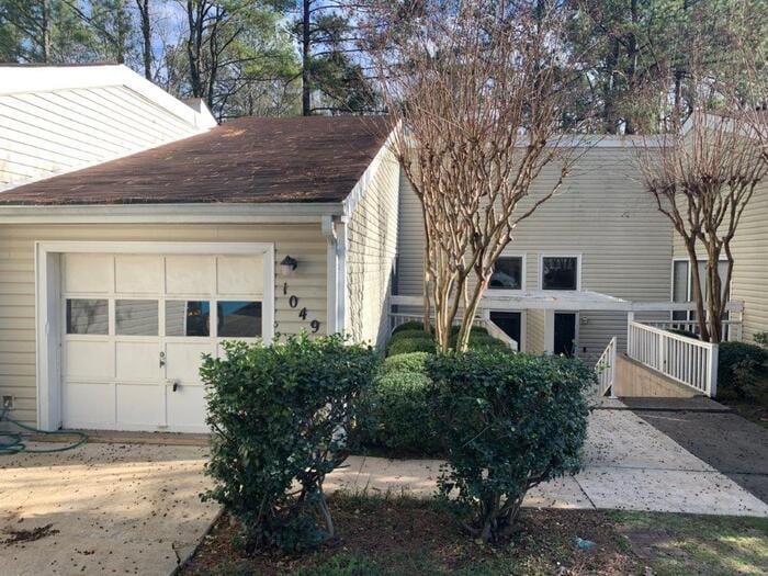 Primary Photo - 1049 Ivy Hills Cir