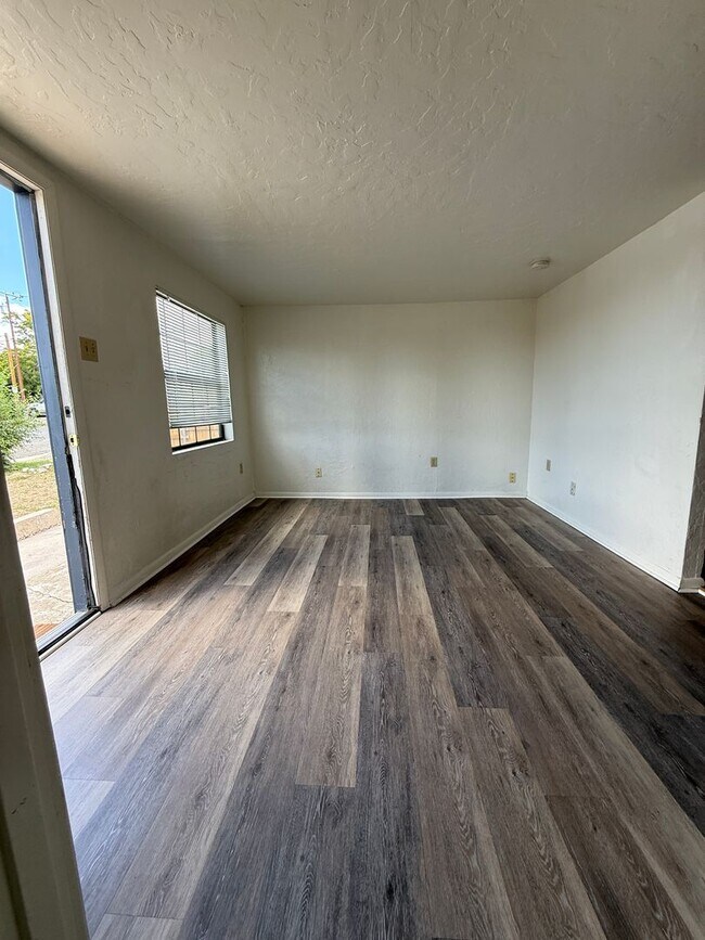 Foto del edificio - Move in Special Rent $1,375 per month thro...