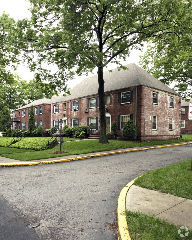 Building Photo - Bergen Properties