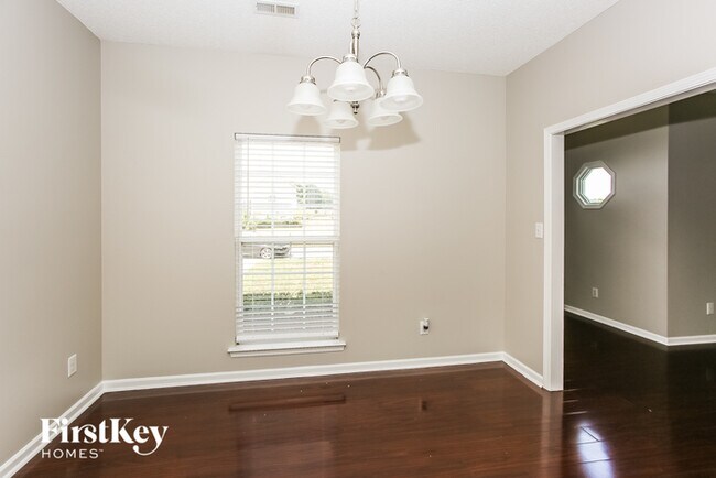 Foto del edificio - 5115 Timbertop Ln
