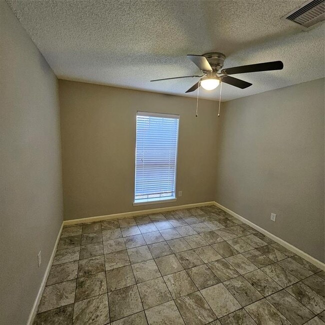 Foto del edificio - 3427 Brookwood Dr