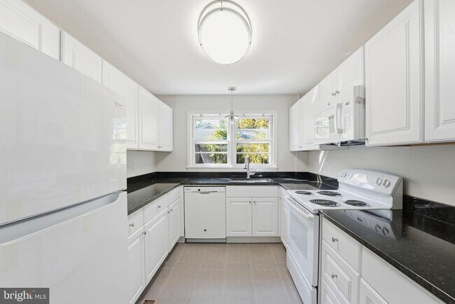 Foto del edificio - 2904 Swanee Ln