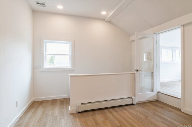 Building Photo - 489 Montauk Hwy