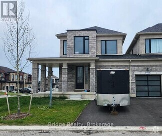 Building Photo - 744 Khalsa Dr