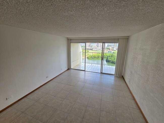 Building Photo - Beautiful 1 Bedroom 1 Bath with 1 Parking ...