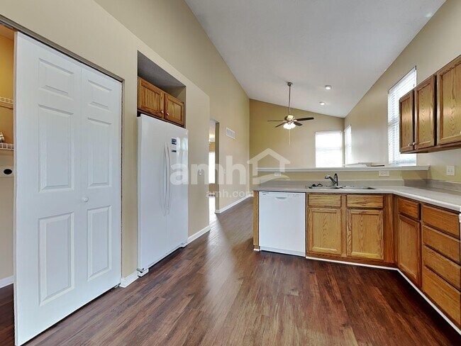 Foto del edificio - 4695 Woodfield Dr