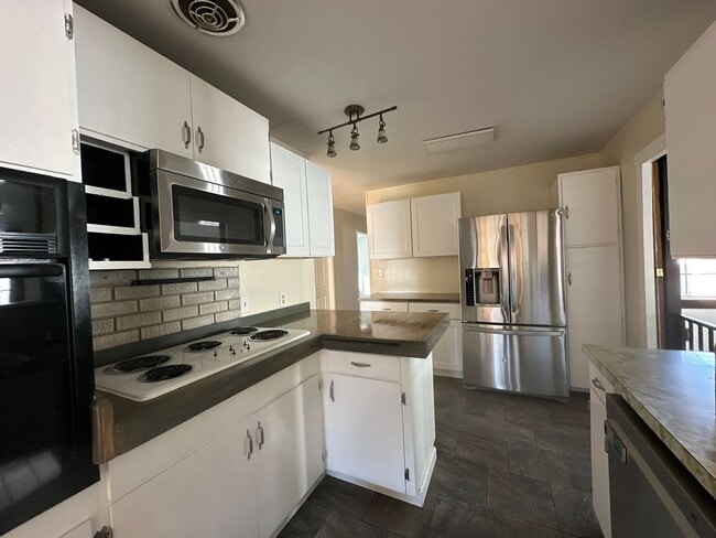 Building Photo - 5819 Winter Ave