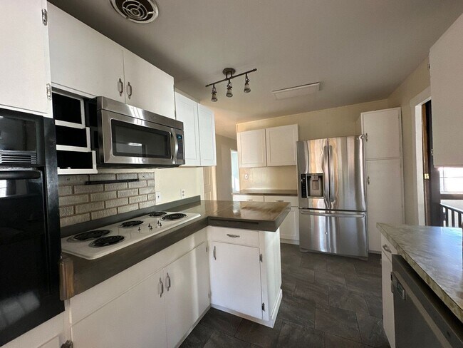 Foto del edificio - 5819 Winter Ave