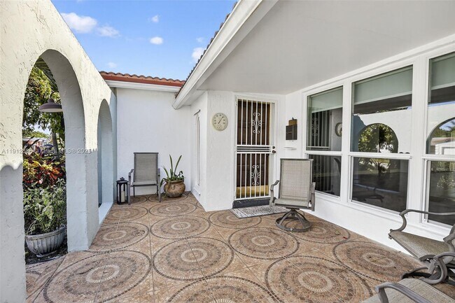 Foto del edificio - 7920 Alhambra Blvd