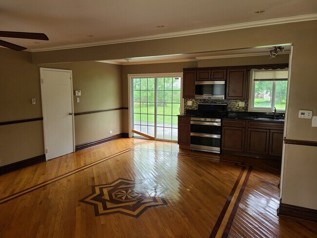 Building Photo - 408 Westgate Dr