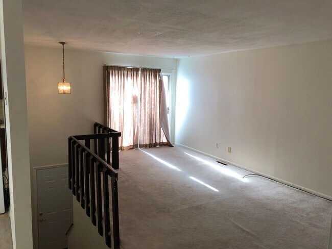 Foto del edificio - 3 Bed/2.5 Bath Home in Wiles Hill - Available May 20th!