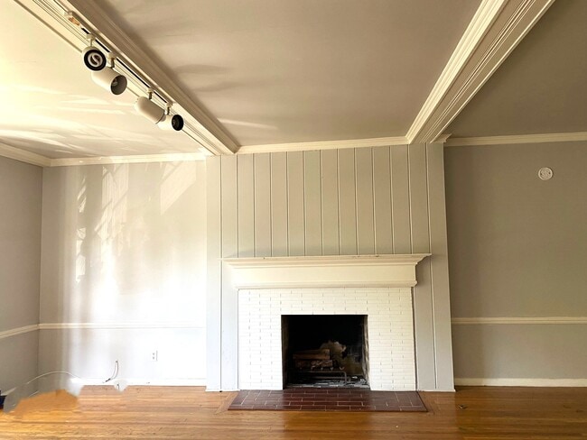 Building Photo - 10682 Kinnard Ave