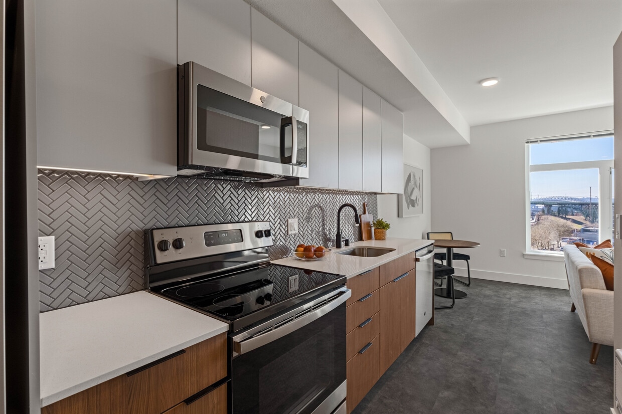 Primary Photo - Hilite