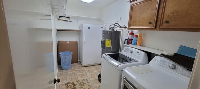 Building Photo - 104 Royal Oaks