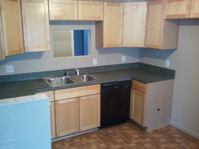Building Photo - 15360 Ego Ave