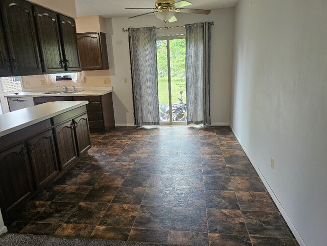Foto del edificio - 33 Garden Ct NW