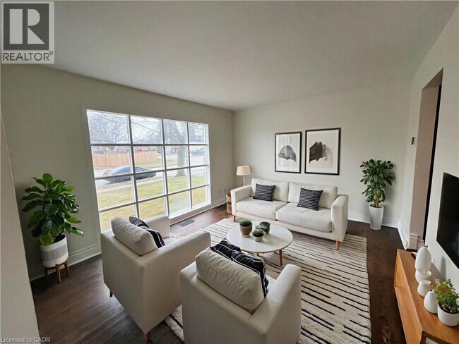 Photo du bâtiment - 4 Rouse Ave