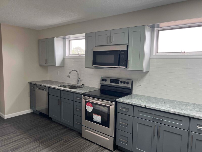 Primary Photo - 303 Dillingham Ave