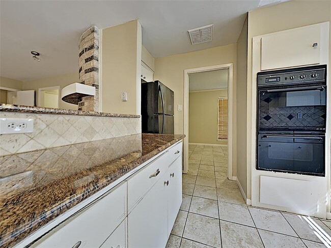 Building Photo - 13818 Overbrook Ln