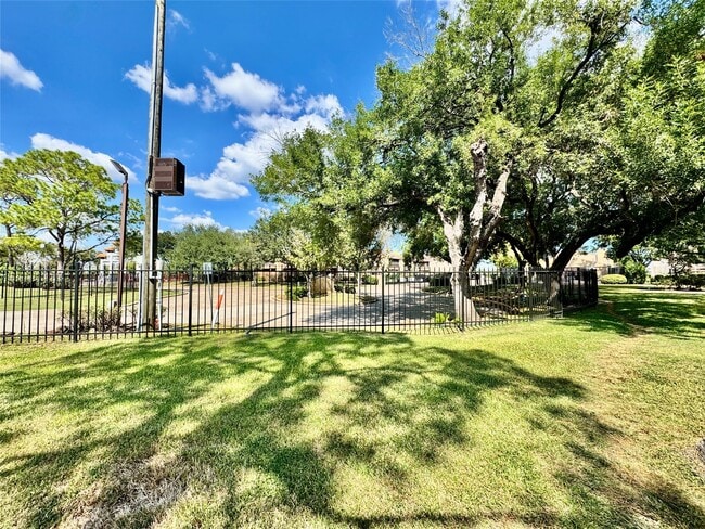 Foto del edificio - 10555 Turtlewood Ct