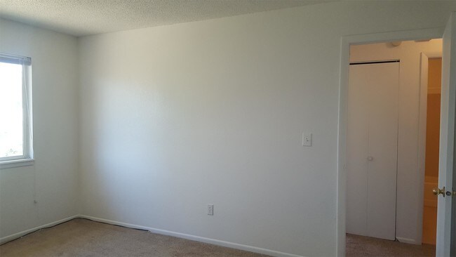 Building Photo - 3450 Cochran Dr