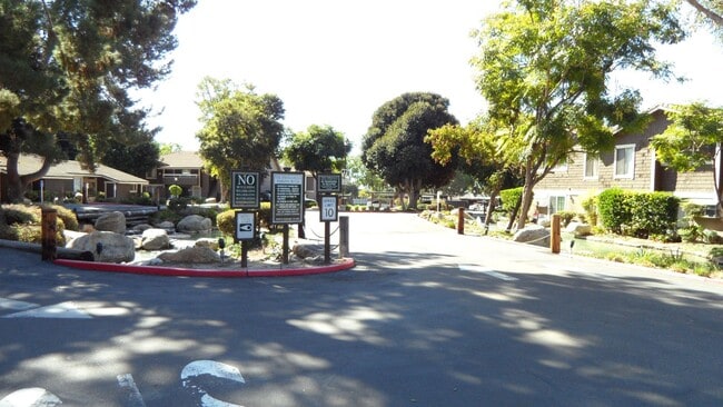 Building Photo - Spacious 1BR, 1BA Upper Level Condo in The Springs in Irvine w/ 1 Assigned Covered Carport