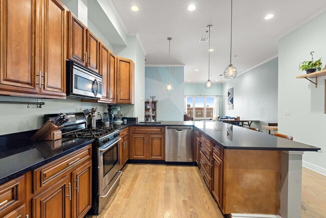 Building Photo - 544 28th St