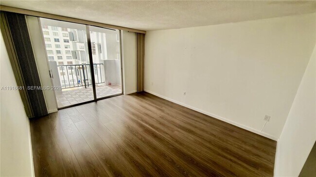 Foto del edificio - 2750 NE 183rd St