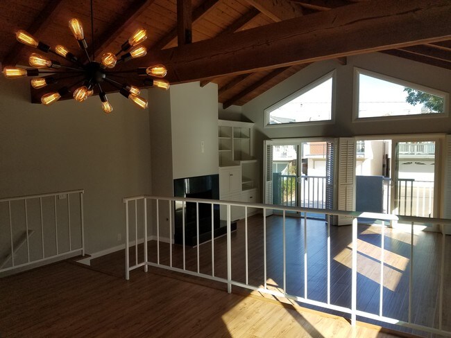 Foto del edificio - 1745 Herrin St