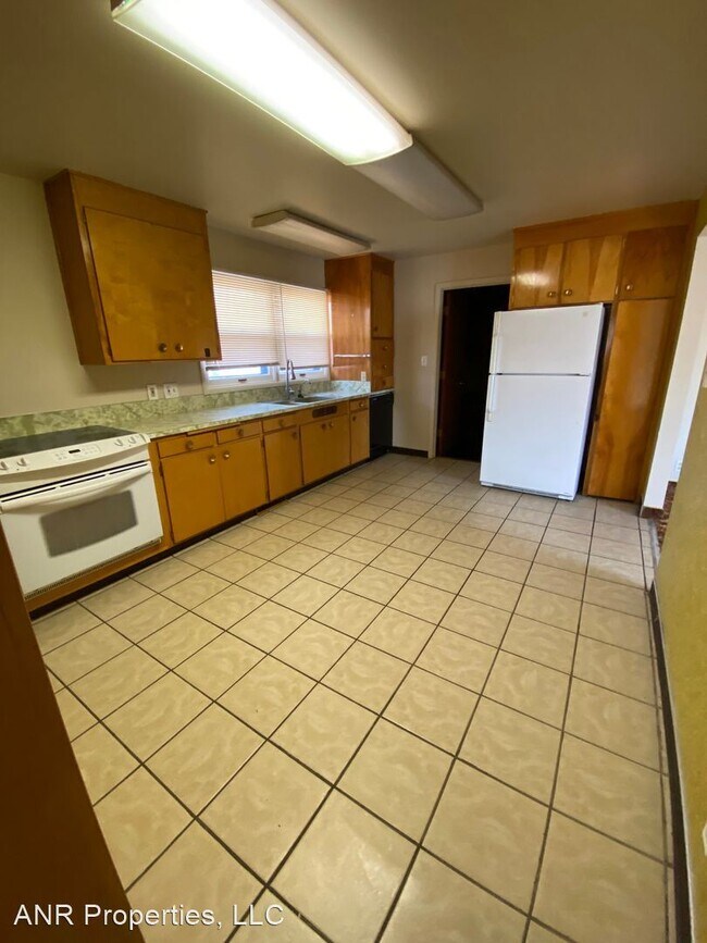 Building Photo - 3 br, 2 bath House - 156 N 9th Ave