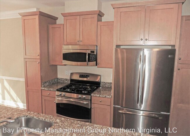 Foto del edificio - 3 br, 3.5 bath House - 411 GEORGE MASON DR...