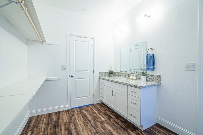 Building Photo - 324 Wisconsin Ave