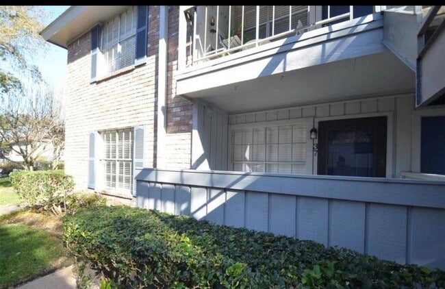 Building Photo - 2250 Bering Dr