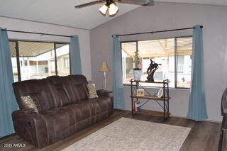 Foto del edificio - 7807 E Main St