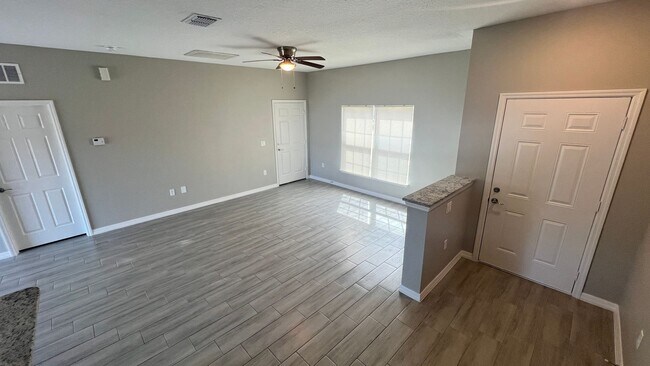 Foto del edificio - BEAUTIFUL 3 Bedroom, 2 Bathroom Home in Palm Bay!! (NEW PICTURES COMING SOON!!)