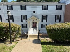 Building Photo - 601 Camelot Dr