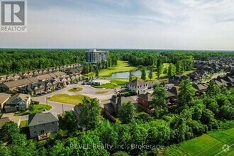 Building Photo - 7711-7711 Green Vista Gate