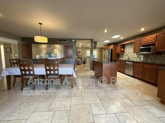 Building Photo - 7740 E Manor Pl