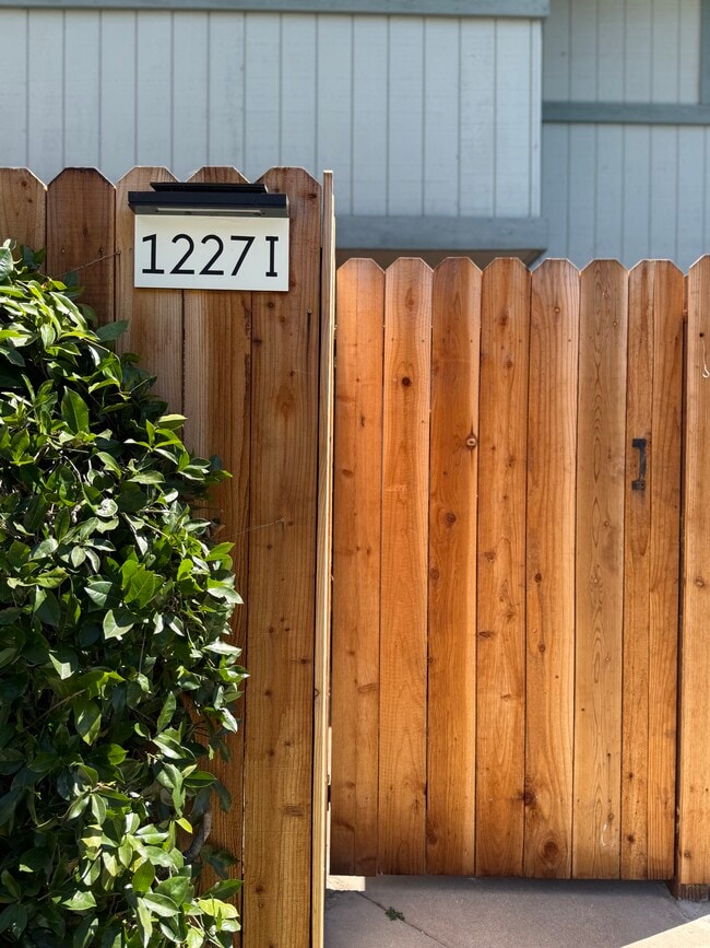 Building Photo - 1227 Stonecreek Rd