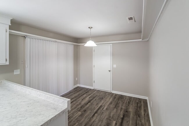 Building Photo - 3425 Smoketree Ct