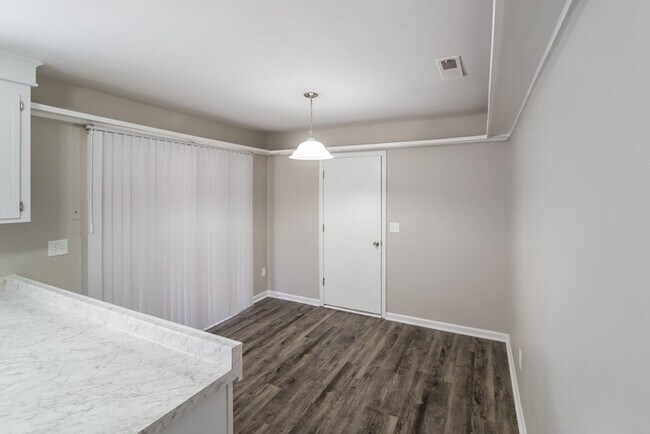 Foto del edificio - 3425 Smoketree Ct